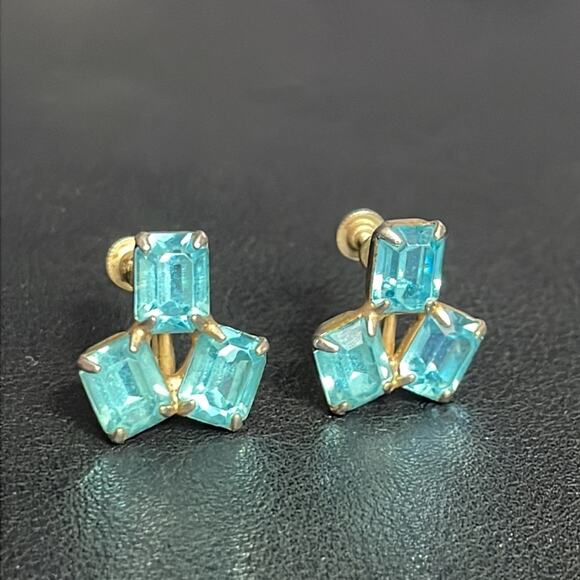 Pair Vintage Teal Rhinestone & Gold Tone Screw Back Clip on‎ Earrings - Picture 1 of 7